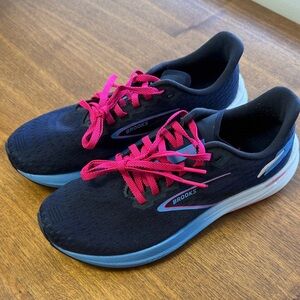 Brooks Women's navy Hyperion.